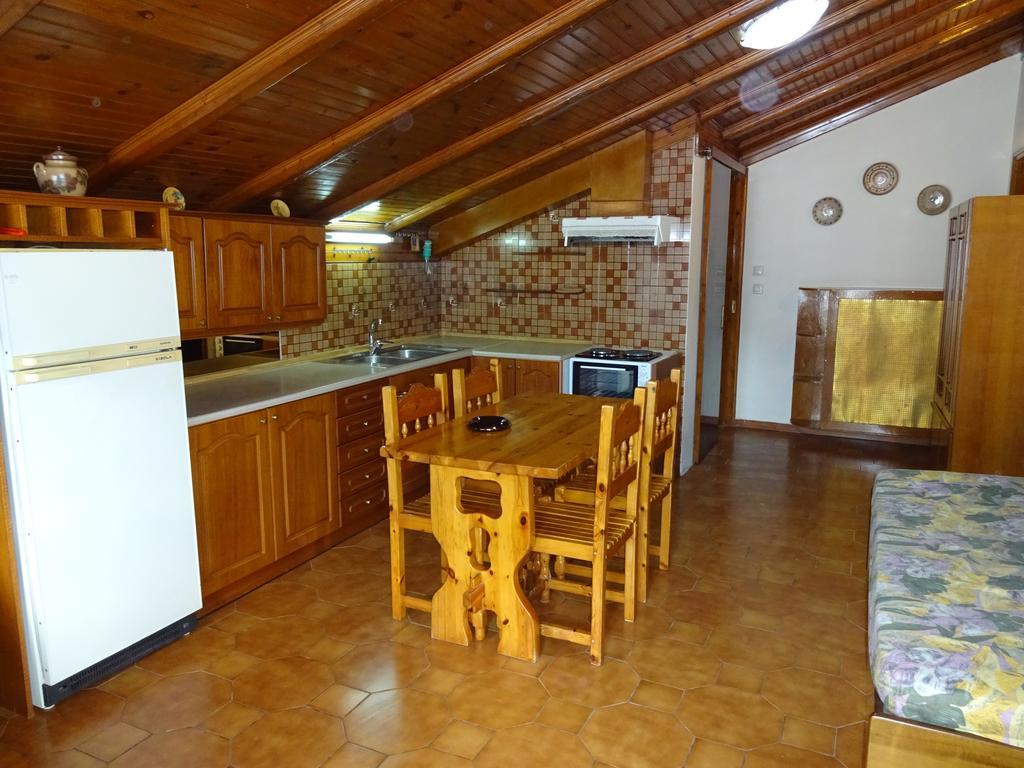 Marilena Apartments & Studios Ipsos Bagian luar foto