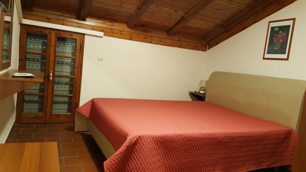 Marilena Apartments & Studios Ipsos Bagian luar foto