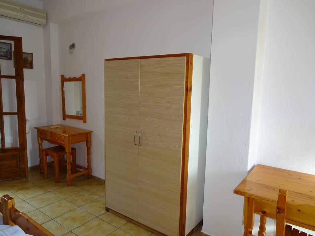 Marilena Apartments & Studios Ipsos Bagian luar foto