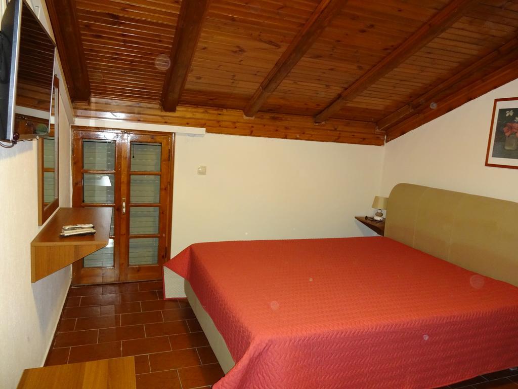 Marilena Apartments & Studios Ipsos Bagian luar foto